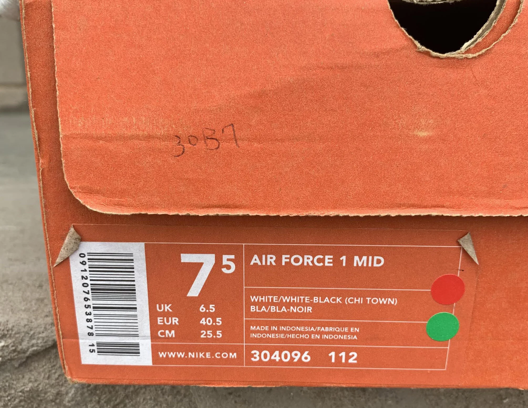 Nike Air Force 1 Mid White / Black (Size 7.5) DS 